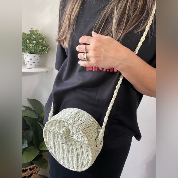 3 AM FOREVER women’s round green crossbody, fabric interior - Picture 3 of 17